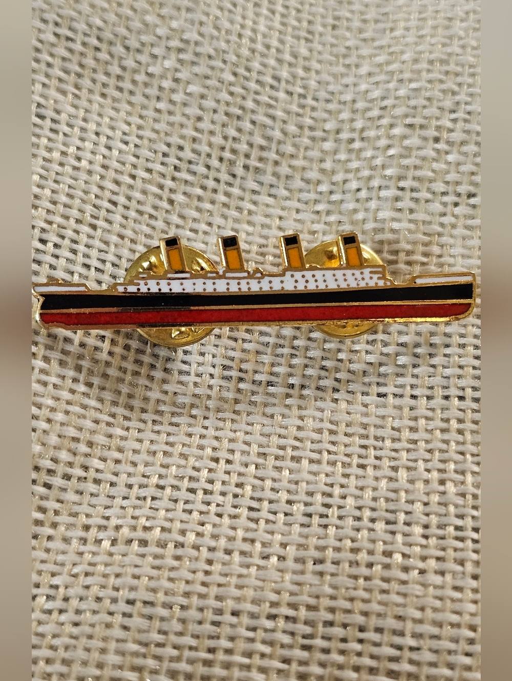 Vintage Titanic Goldtone Pin with Red and Black Enamel EUC - Picture 3 of 8